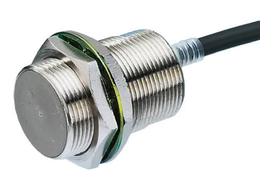 Sensore di prossimità Cilindro filettato Omron, M18, rilevamento 14 mm, 12 → 24 V c.c.